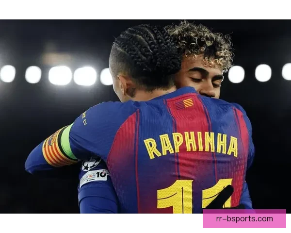 拉菲尼亚世预赛主场任意球精彩破门点燃全场激情