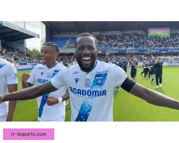 欧塞尔成功夺得法乙冠军重返法甲 迎来辉煌时刻